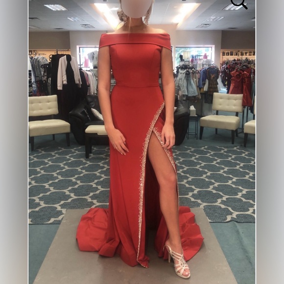 ASHLEYLauren One of a Kind Gown - Picture 9 of 12